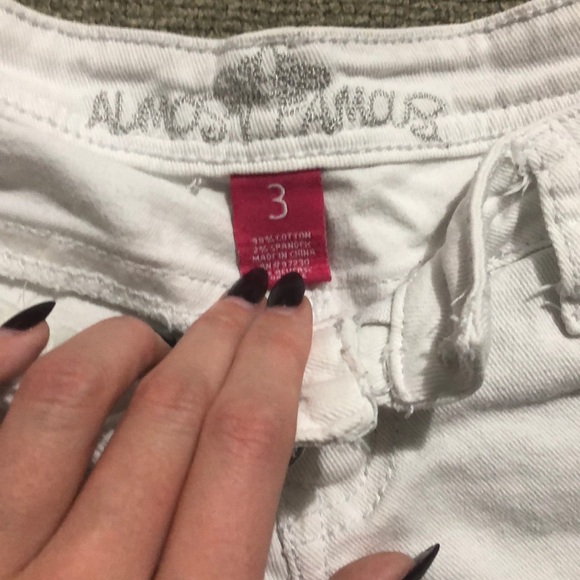 Almost Famous white shorts size 3 - Picture 3 of 3